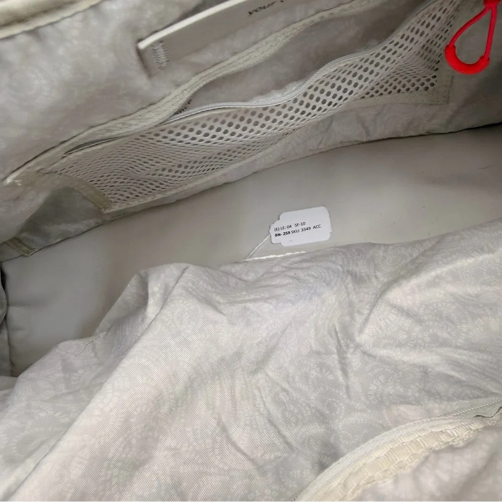 Lululemon Womens Zipper Closure Silver Tone Duffel Shoulder Handbag Black